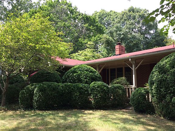 2nd image of 1315 Hillcrest Dr