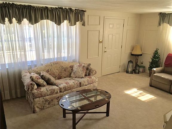 3rd image of 3042 Brentwood Ave