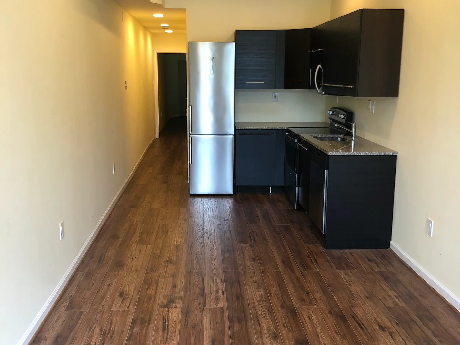 2 bed, 1000 sqft, $1,750 — Photo 4