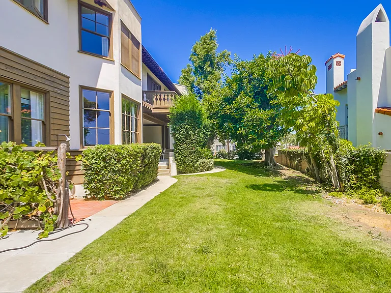1005 Adella Ave — Photo 16