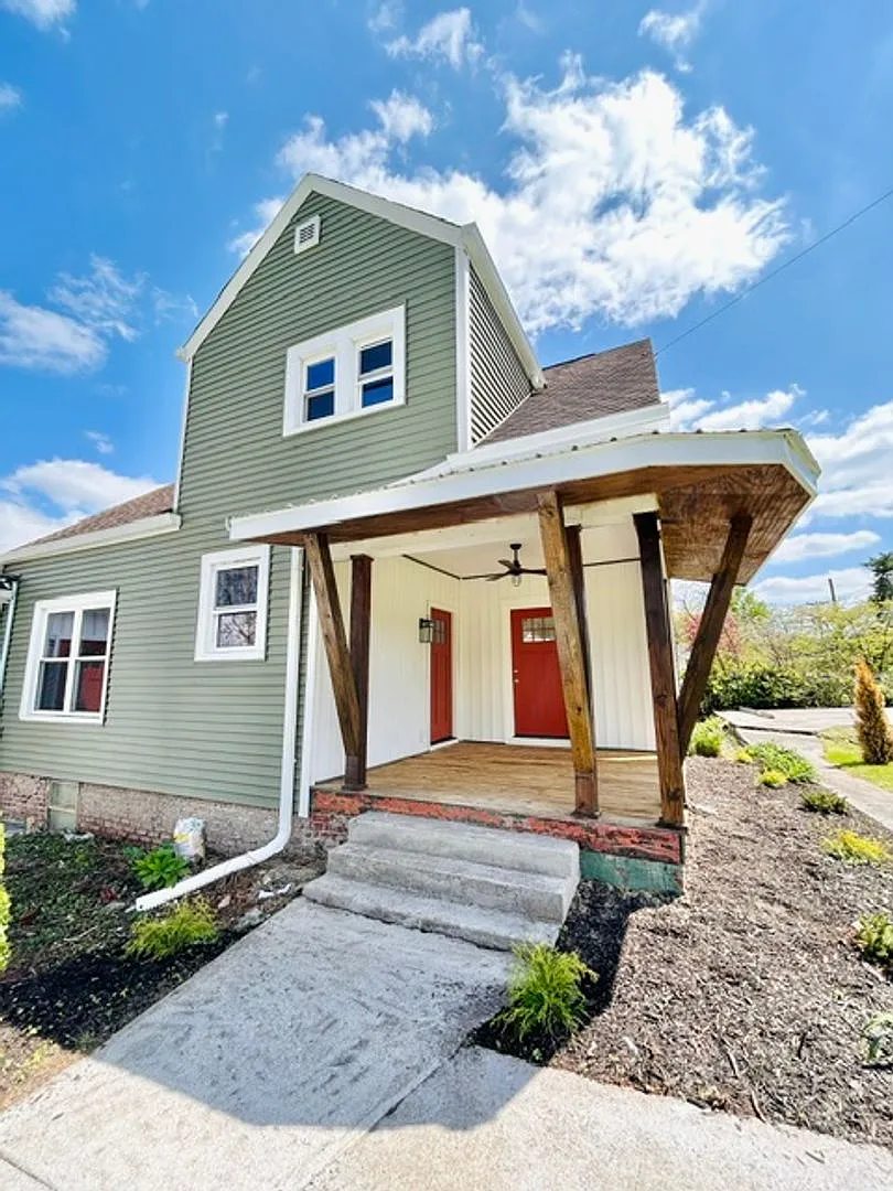 1 bed, 1.0 bath, 764 sqft, $1,300 — Photo 1