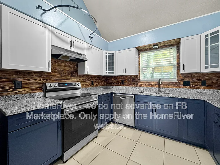 2817 Old Carriage Ln — Photo 8