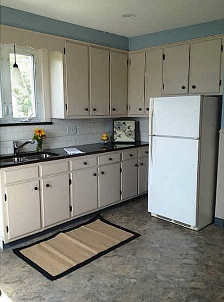 spacious eat in kitchen