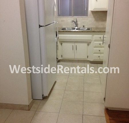 3rd image of 1335 N Detroit St APT 208