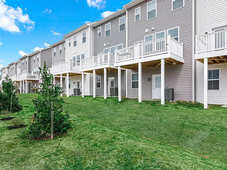 Fieldside Grande Apartments & Townhomes — Photo 57