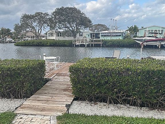 4th image of 19 S Harbor Dr