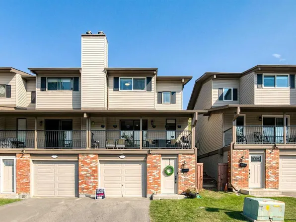 18 S Glorond Pl, Okotoks, AB T1S 1G4