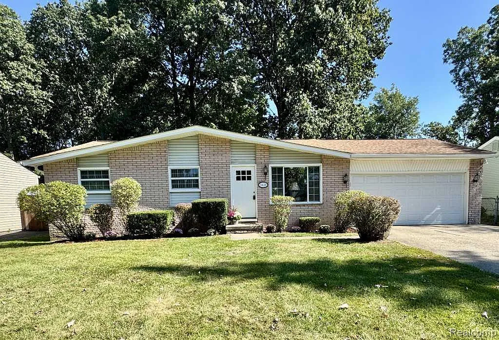 3420 Ellenboro St photo 1