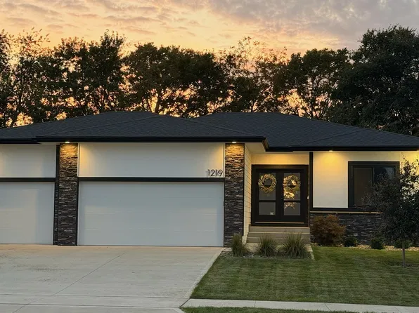 1219 Timber Ridge Dr, Norwalk, IA 50211
