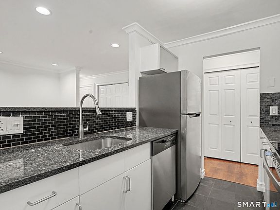 4th image of 180 Glenbrook Road #9