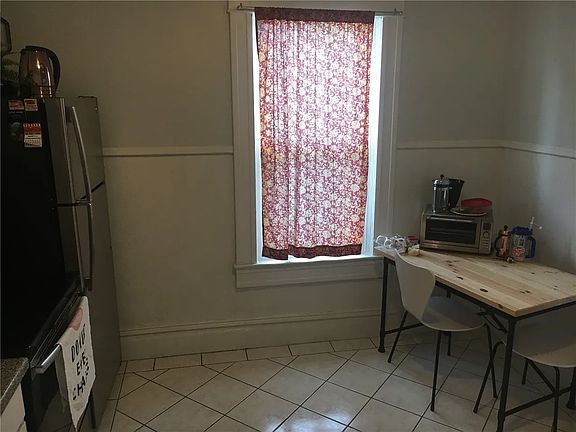 5th image of 351 E 5th Ave