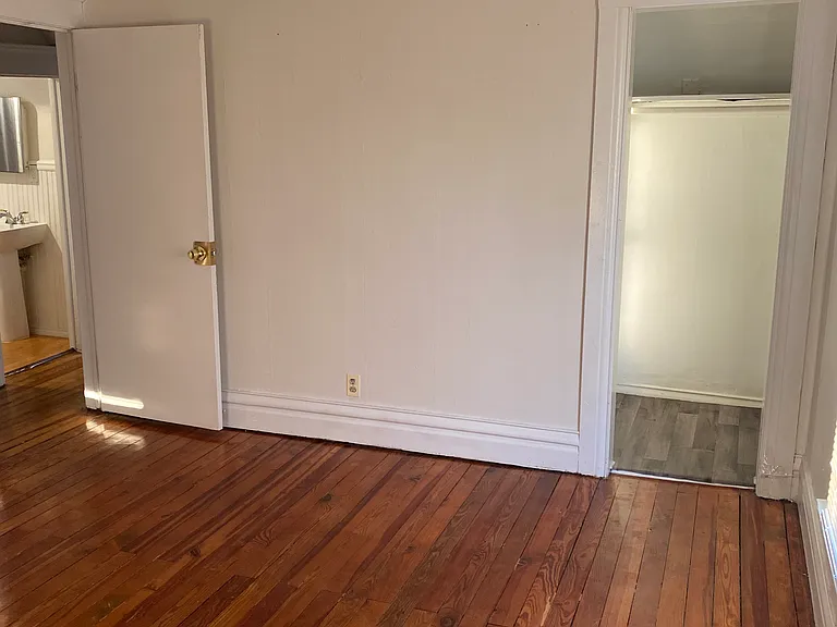 915 Hickory St — Photo 16