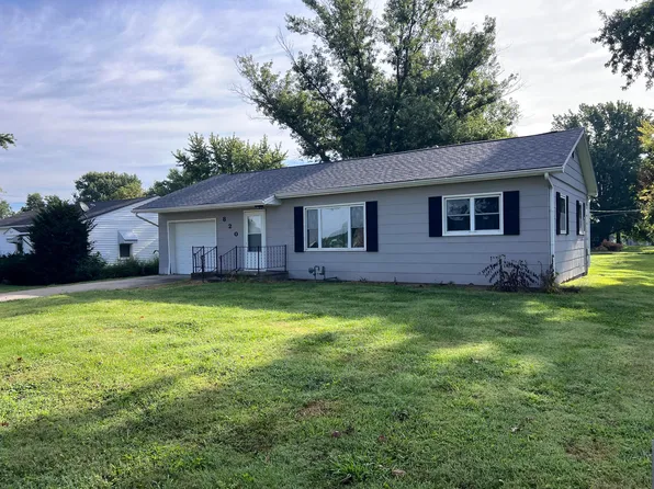 820 Park Pl, Slater, MO 65349