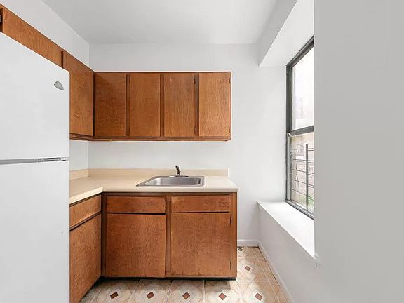 4th image of 515 W 143rd St #3