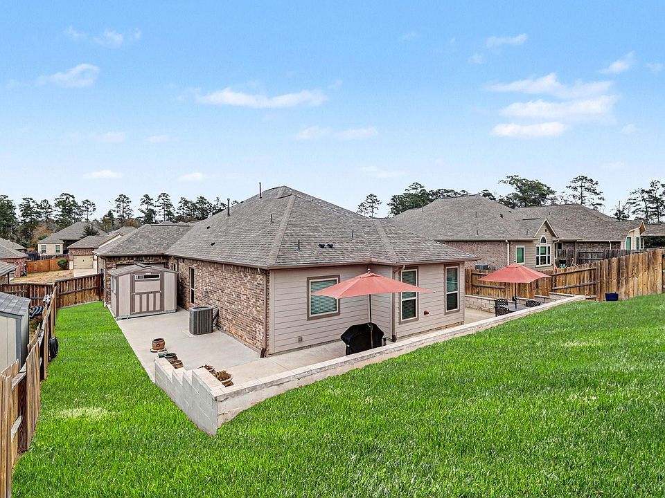 1st image of 320 Red Maple Ln