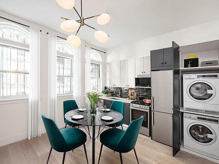 30 Commerce St #1 — Photo 1