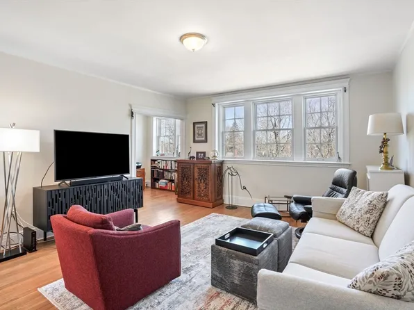 240 Brattle St APT 42, Cambridge, MA 02138