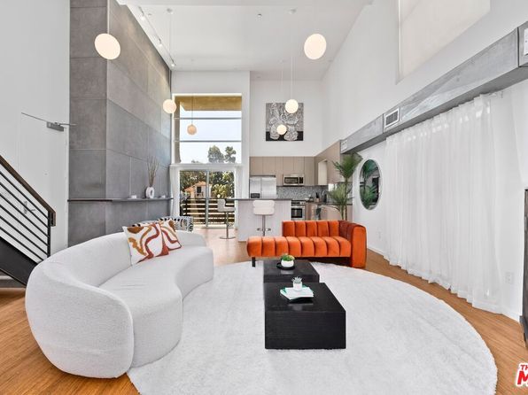 7062 Hawthorn Ave APT 203