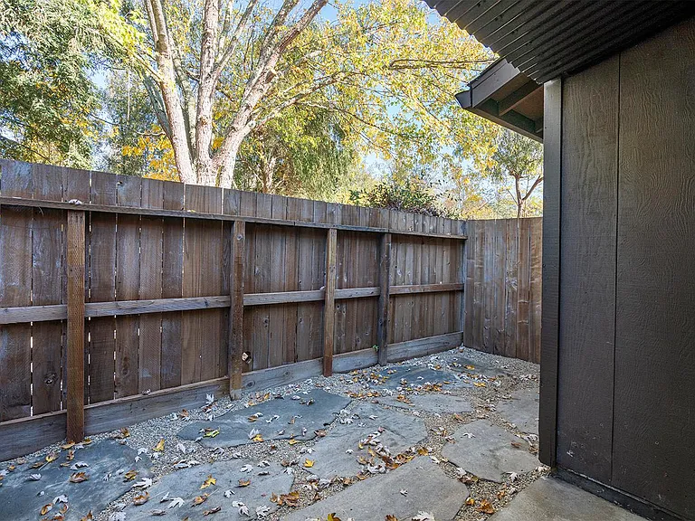 1414 Parkway Dr — Photo 19
