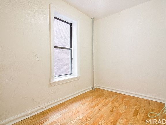 4th image of 425 Grand Ave APT B1
