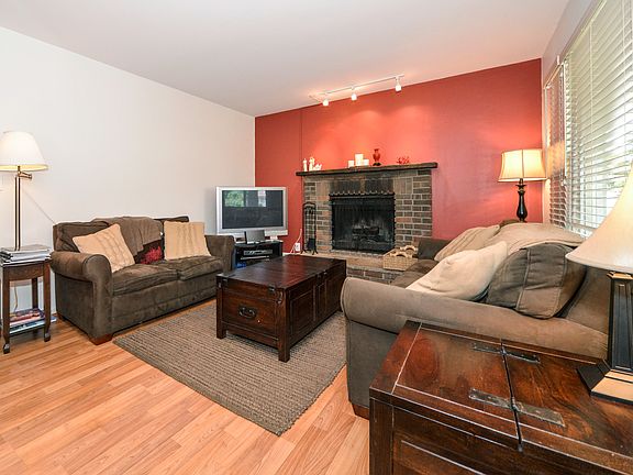 2nd image of 40 Charlotte Dr