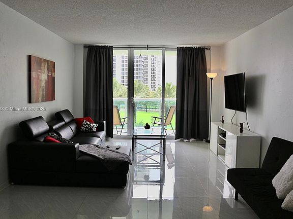 5th image of 19370 Collins Ave APT 415