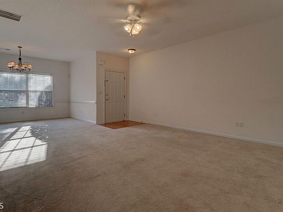 4th image of 465 City Park Dr
