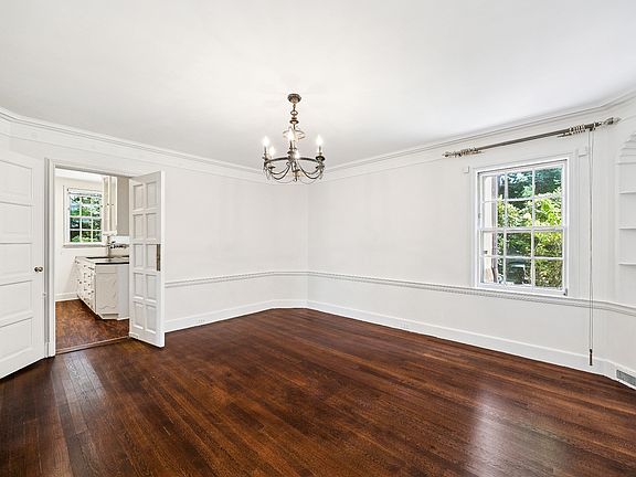 4th image of 6 Fox Meadow Rd
