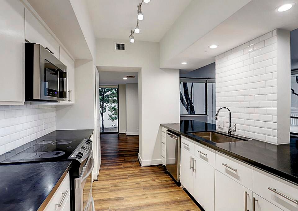 1st image of 14 Greenway Plz Unit 2Q