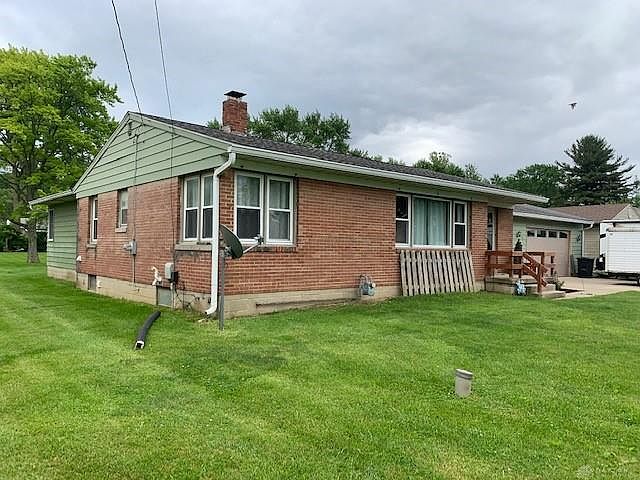 2nd image of 424 W Possum Rd
