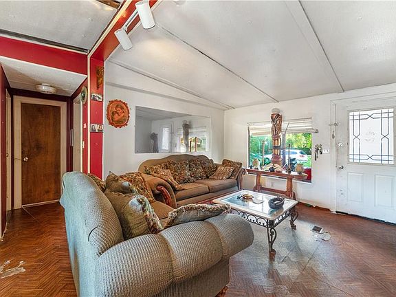 3rd image of 2401 Garbelia Ave