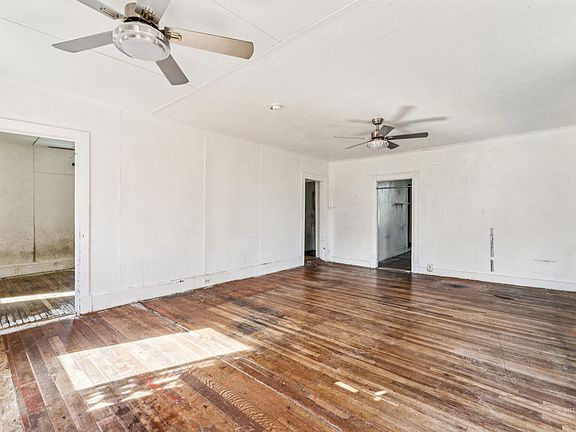 3rd image of 521 10th Ave N