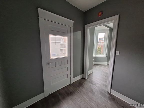 4th image of 200 W Tupper St #1