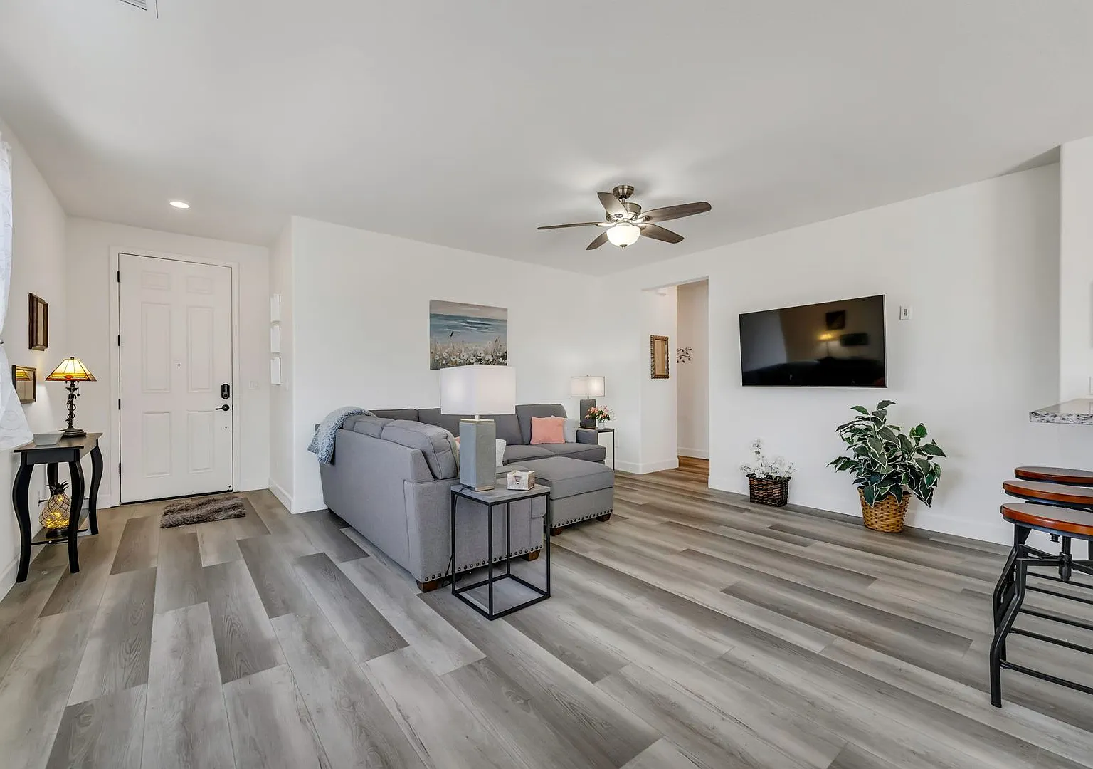 Fully Furnished Spanish Springs Home With Hot Tub & Utilities Included — Photo 4