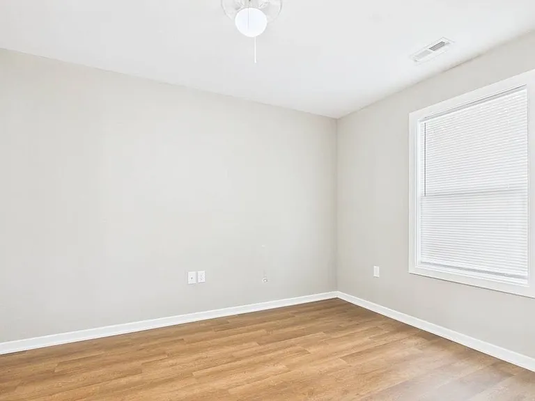 306 W Market St — Photo 46