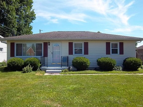 2nd image of 21 S Circle Dr