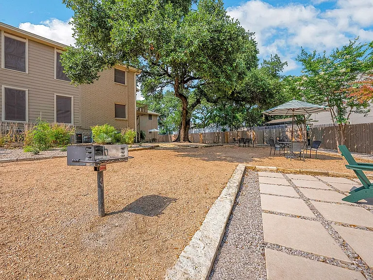 Bouldin Creek — Photo 103