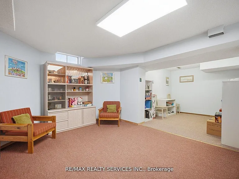 62 Fernbrook Cres — Photo 40