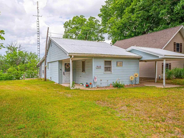 7550 E Mathews Bay Rd, Bath, IL 62617