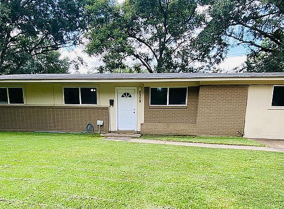 2nd image of 2319 Sauvelle Dr