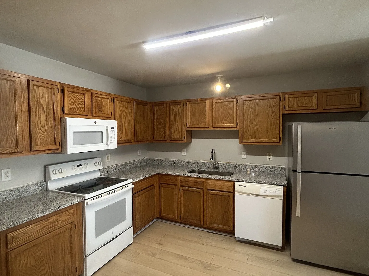 3 bed, 2.5 bath, 1260 sqft, $1,595 — Photo 4