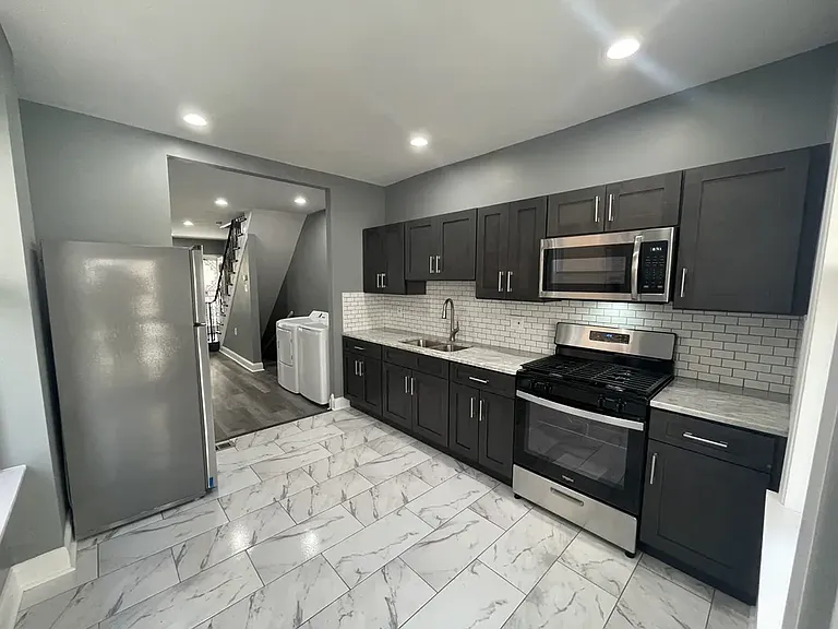 1611 S Yewdall St — Photo 2