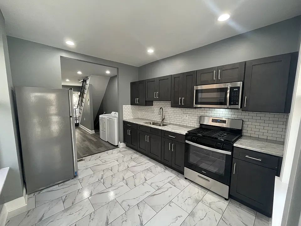 2nd image of 1611 S Yewdall St