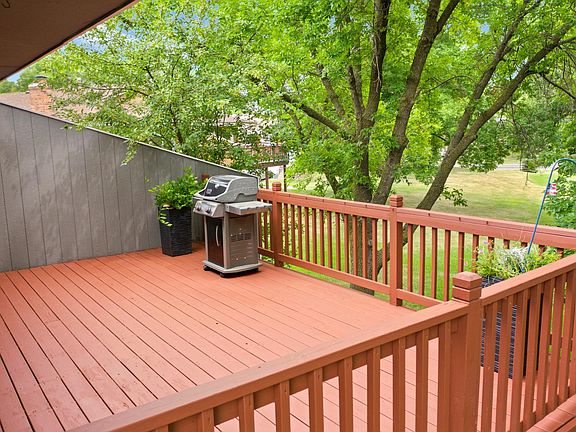 Huge private deck - Lots of shade