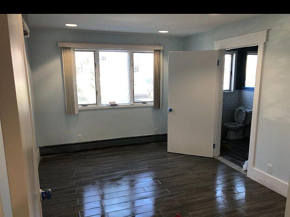 4th image of 200 B120s St