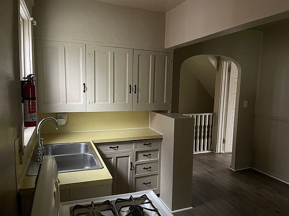 4th image of 127 Park Ave #127