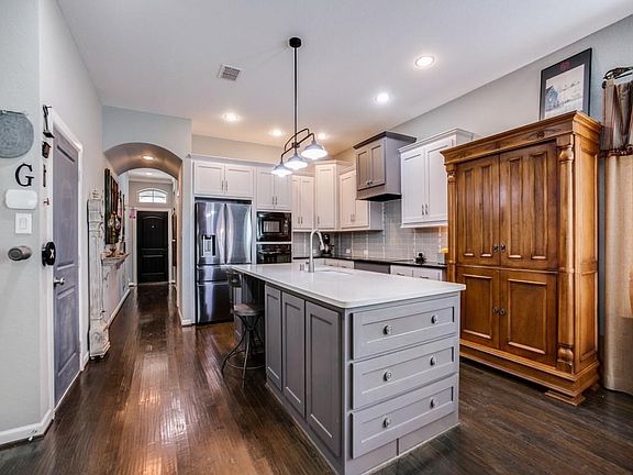 3rd image of 2019 W Falls Ct