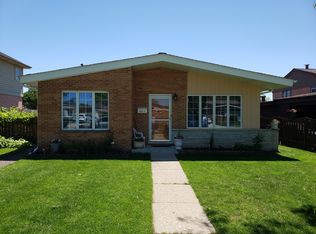 8513 W Clara Dr, Niles, IL 60714