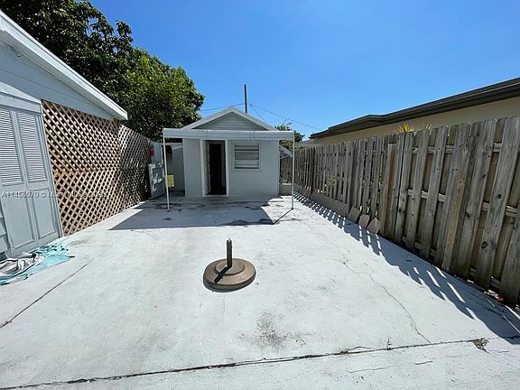 3rd image of 5314 Lake Ave