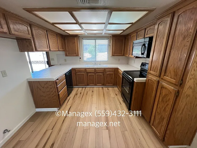9364 N Archie Ave — Photo 5
